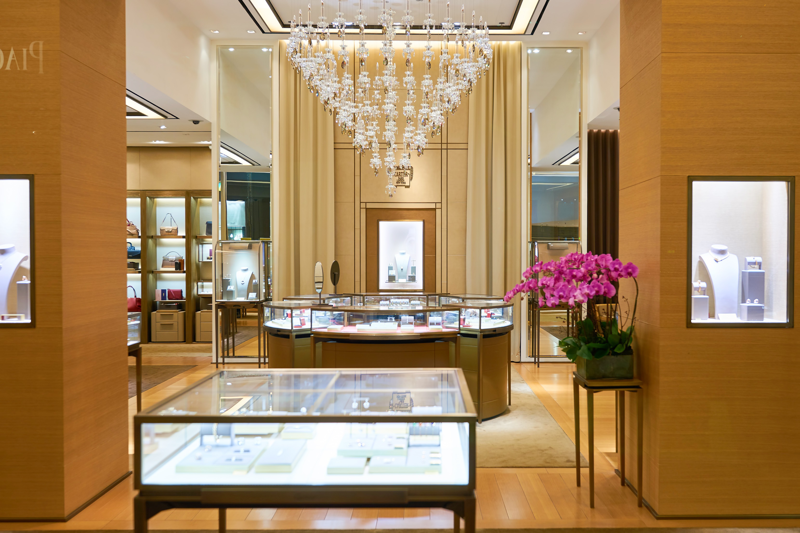 Auction vs retail jewellery prices