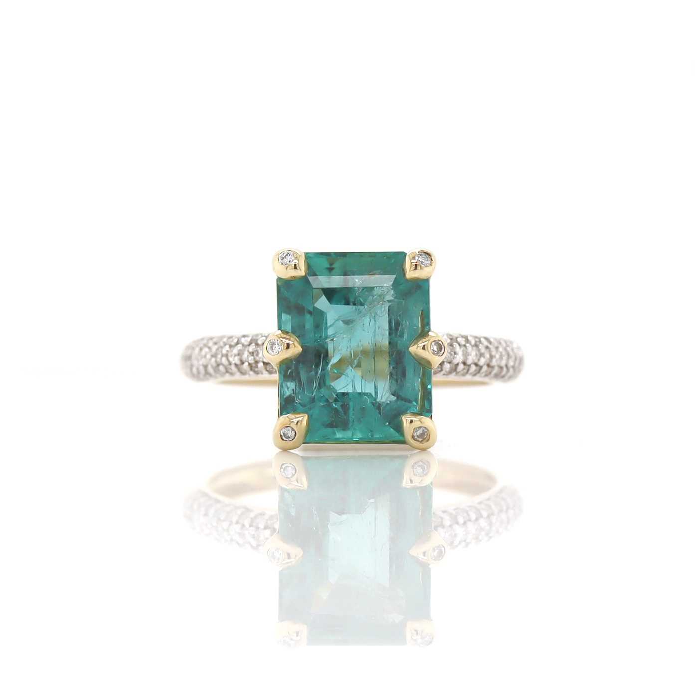 Lot 4 - 14CT Yellow Gold 3.06ct Emerald And Diamond Dress Ring