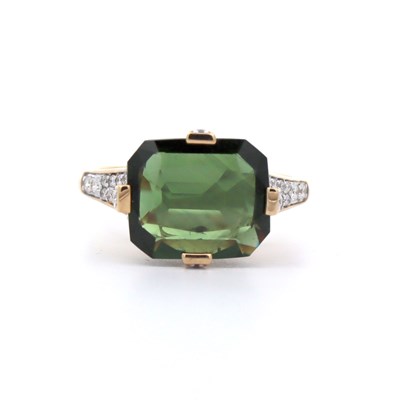 Lot 155 - 14CT Yellow Gold 4.27CT Green Sapphire & Diamond Ring