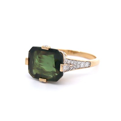 Lot 155 - 14CT Yellow Gold 4.27CT Green Sapphire & Diamond Ring