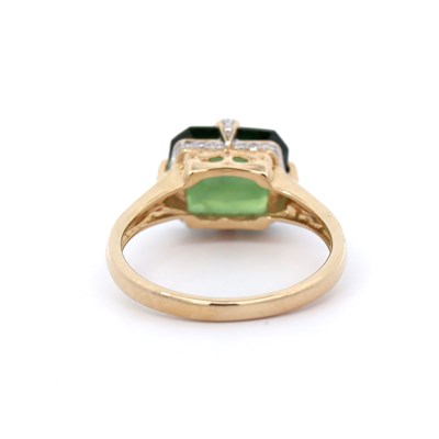Lot 155 - 14CT Yellow Gold 4.27CT Green Sapphire & Diamond Ring