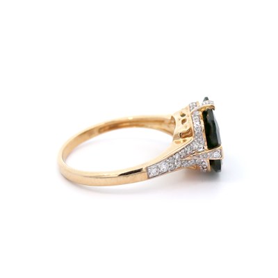 Lot 155 - 14CT Yellow Gold 4.27CT Green Sapphire & Diamond Ring