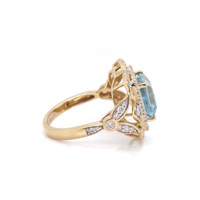 Lot 16 - 14CT Yellow Gold 2.64ct Aquamarine And Diamond Cocktail Ring