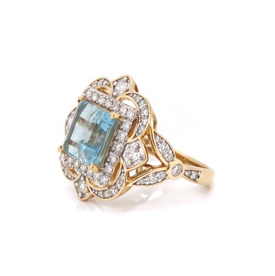 Lot 16 - 14CT Yellow Gold 2.64ct Aquamarine And Diamond Cocktail Ring