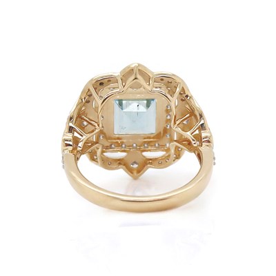 Lot 16 - 14CT Yellow Gold 2.64ct Aquamarine And Diamond Cocktail Ring