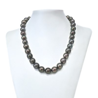 Lot 79 - 14CT White Gold 0.05ct Diamond And Tahitian Pearl Necklace