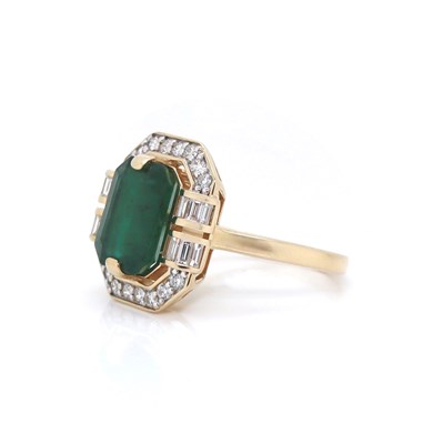 Lot 129 - 14CT Yellow Gold 2.74ct Emerald And Diamond Dress Ring