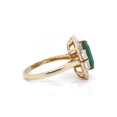 Lot 129 - 14CT Yellow Gold 2.74ct Emerald And Diamond Dress Ring