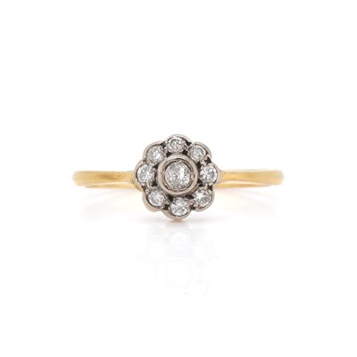 Lot 138 - 18CT Yellow Gold Diamond Dress Ring