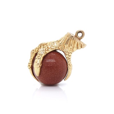 Lot 33 - 9CT Yellow Gold Sunstone Dragon claw Pendant