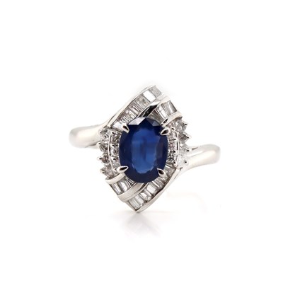 Lot 26 - Platinum 1.15CT Sapphire & Diamond Ring