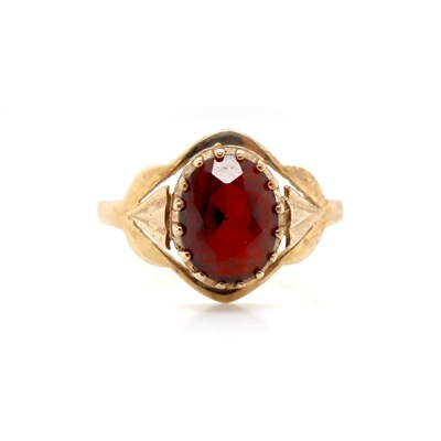 Lot 75 - 9CT Yellow Gold Vintage Garnet Ring