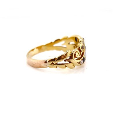 Lot 100 - 18ct Yellow Gold Sapphire & Seed Pearl Antique Ring