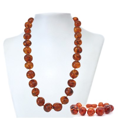 Lot 142 - Amber Vintage Necklace & Bracelet Set
