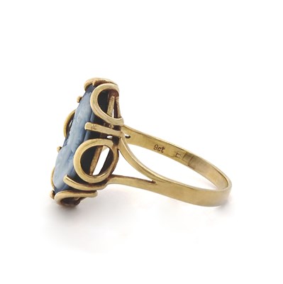 Lot 104 - 9CT Yellow Gold Agate Cameo Dress Ring